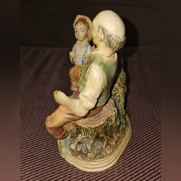 Naturecraft England Figurine Grandad's Yarn - Picture 4 of 7